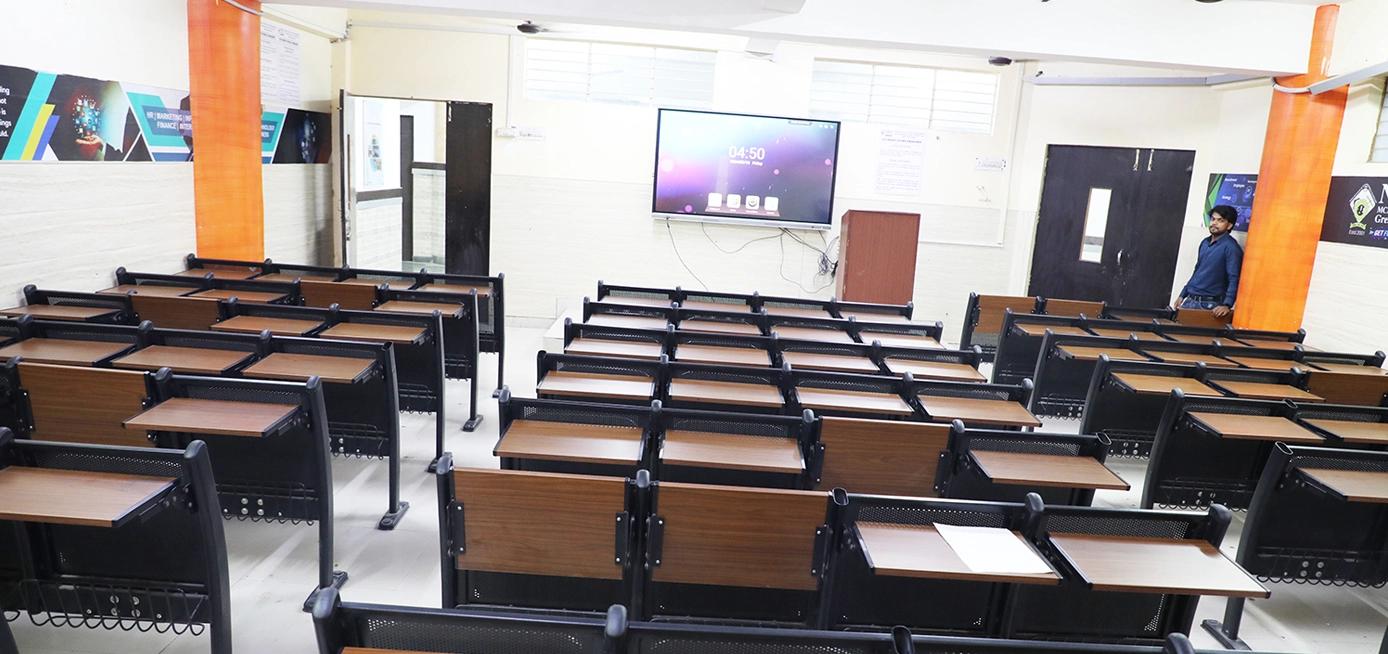 Smart Classrooms
with Digital Tools